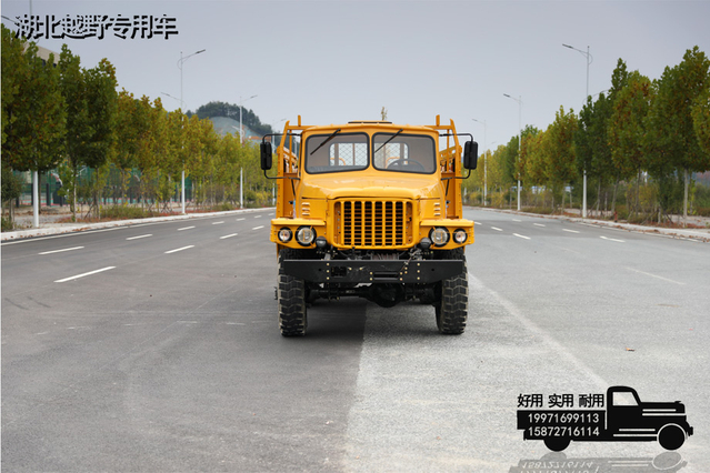 EQ2082DF Veículo especial com tração nas seis rodas_Camião de armas EQ240 de vidro duplo Caminhão off-road_6 × 6 ponta configuração de carga 25Y