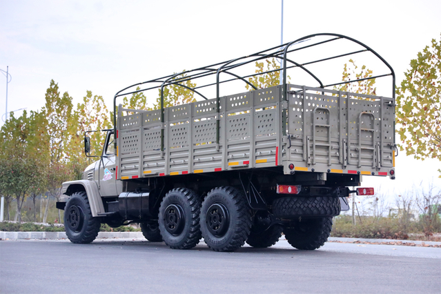 Caixa de carga elevada Veículo militar EQ2100E6D_tração de seis rodas 245 pontas 140 veículo de transporte_190 cavalos de potência 6×6 Caminhão caminhão especial off-road
