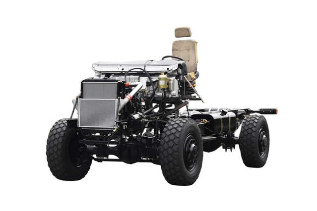 210 cavalos de potência EQ2070 manual placa de aço de 8 velocidades chassi Categoria III_4 × 4 DF exportação de veículo especial off-road_ personalização do transportador de tropas com tração nas quatro rodas