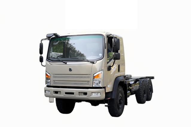  Caminhão off-road EQ2082 com tração nas seis rodas_DFConfiguração de caminhão pequeno off-road 'Bobcat' de cabeça chata 6 * 6_Modificação do chassi de 170 cavalos de potência Chassi de veículo especial 'Bobcat'