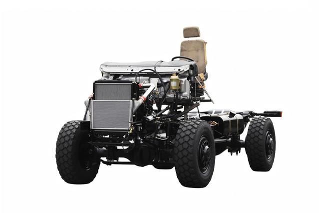 Chassi automático de placa de aço tipo III EQ2070 de 300 cavalos de potência_4 × 4 DF exportação de veículo especial off-road_ personalização do transportador de tropas com tração nas quatro rodas