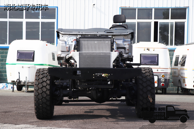 Chassi especial off-road com tração nas quatro rodas personalizado 4 × 4_ Chassi especial dianteiro de 5 toneladas e traseiro de 7 toneladas com tração integral categoria 4_ Veículo com tração nas quatro rodas traseira com pneu único e eixo duplo
