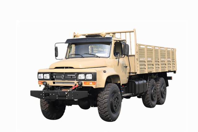 Caminhão especial off-road EQ2100E6D_caminhão de transporte com tração nas seis rodas 245 pontas 140_veículo militar clássico de nariz comprido 6 × 6 com 190 cavalos de potênciaCaminhão