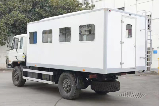 Chassi EQ2070 com tração nas quatro rodas modificado 153 van off-road_4×4DFÔnibus 190 cavalos de potência 4×4 diesel de três toneladas e meia_20/24/28/32/40 lugares cabine