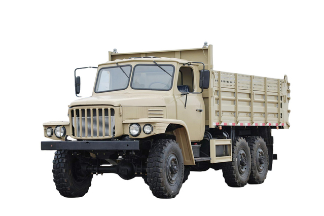 Caminhão especial off-road EQ2082 atualizado_DF canhão de aço pequeno de 2,5 toneladas com tração nas seis rodas 240 carga 170 cavalos de potência_6 * 6 caminhão de transporte de engenharia clássico 25Y