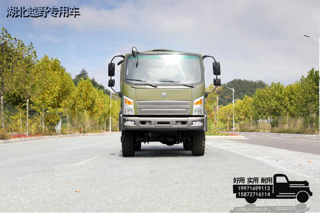 DFEQ2082 caminhão leve para veículo especial off-road_2,5 toneladas EQ2082 caminhão de cabeça chata atualizado_6 tração nas rodas EQ240/25Y pneu off-road para caminhão pequeno de cabeça chata