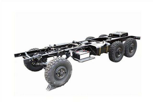EQ2082 chassi especial off-road de categoria quatro_DF Design e personalização de chassi de 2,5 toneladas com tração nas seis rodas_ Exportação de configuração de chassi de três eixos 6 × 6