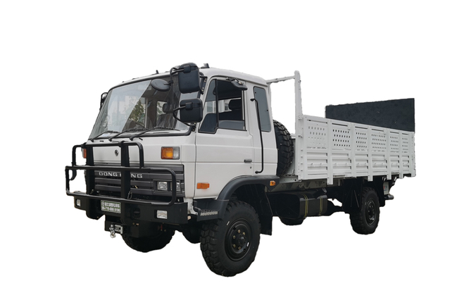 DFCabeça plana com tração nas quatro rodas EQ2070 porta traseira eletro-hidráulica off-road_153 chassi de caminhão modificado caminhão de plataforma elevatória de carga e descarga de 1,5 tonelada