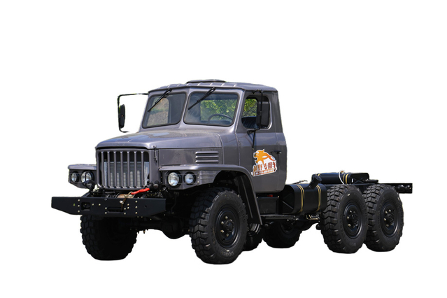 Cotação de fábrica Modificação de chassi de veículo especial off-road EQ2082 com tração nas seis rodas_DF240 caminhão off-road Cummins 170/Weichai 190 cavalos de potência fabricante configuração personalizada_6 * 6 clássico 25Y número de telefone de vendas de chassi de veículo especial